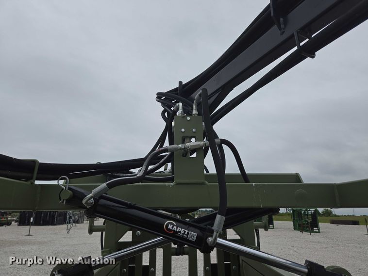 image for item EN3781 Cattle Baron livestock squeeze chute