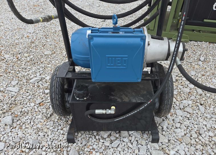 image for item EN3781 Cattle Baron livestock squeeze chute