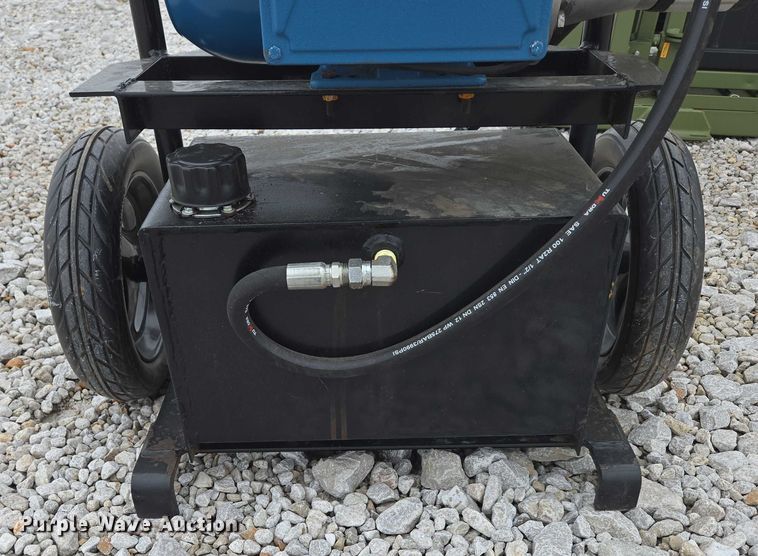 image for item EN3781 Cattle Baron livestock squeeze chute