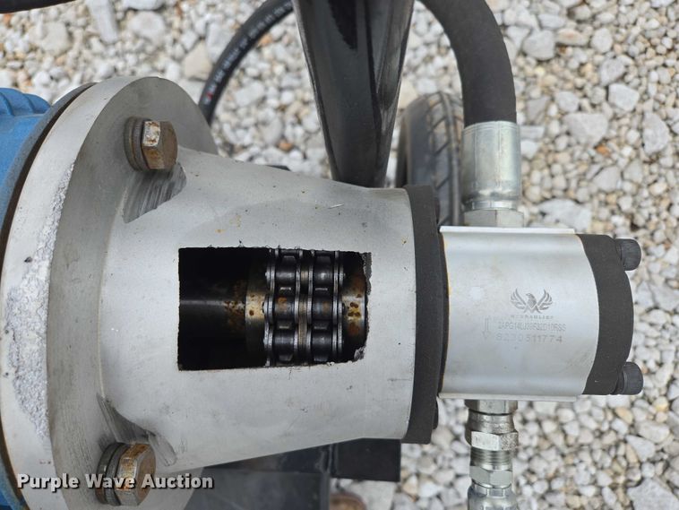 image for item EN3781 Cattle Baron livestock squeeze chute