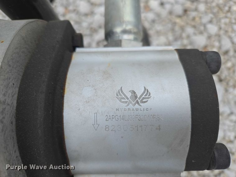 image for item EN3781 Cattle Baron livestock squeeze chute