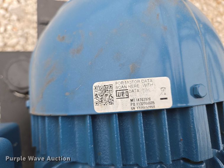 image for item EN3781 Cattle Baron livestock squeeze chute