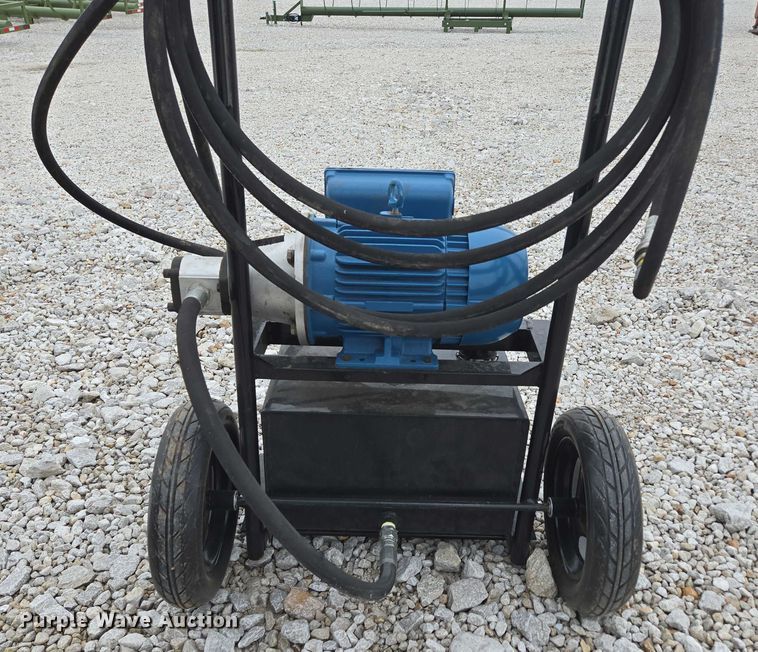 image for item EN3781 Cattle Baron livestock squeeze chute