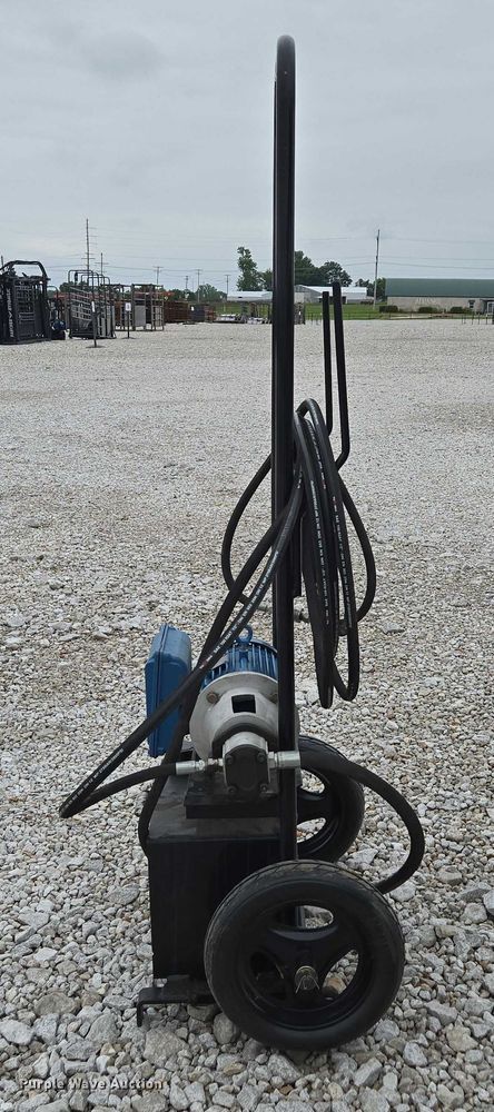 image for item EN3781 Cattle Baron livestock squeeze chute