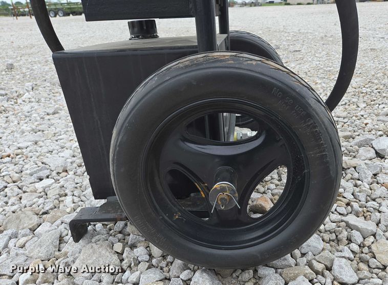 image for item EN3781 Cattle Baron livestock squeeze chute