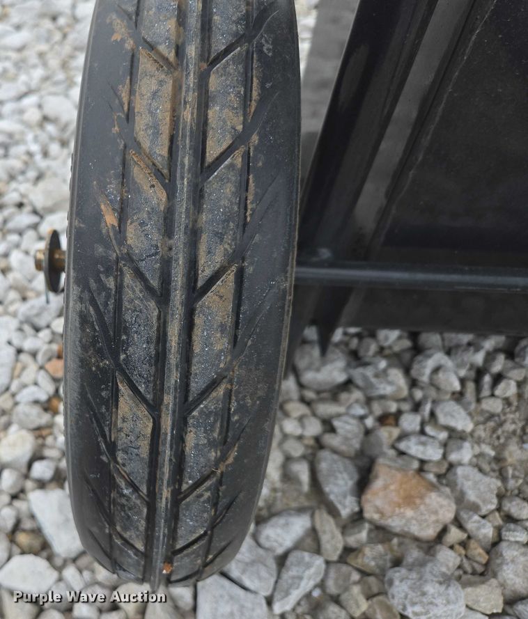 image for item EN3781 Cattle Baron livestock squeeze chute