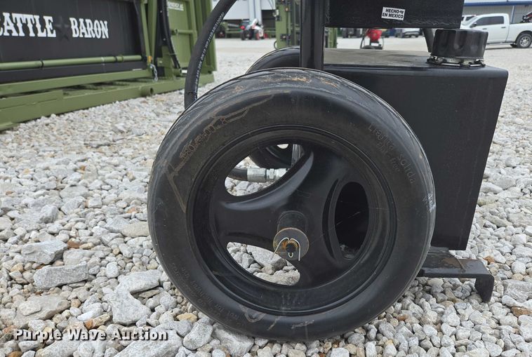 image for item EN3781 Cattle Baron livestock squeeze chute