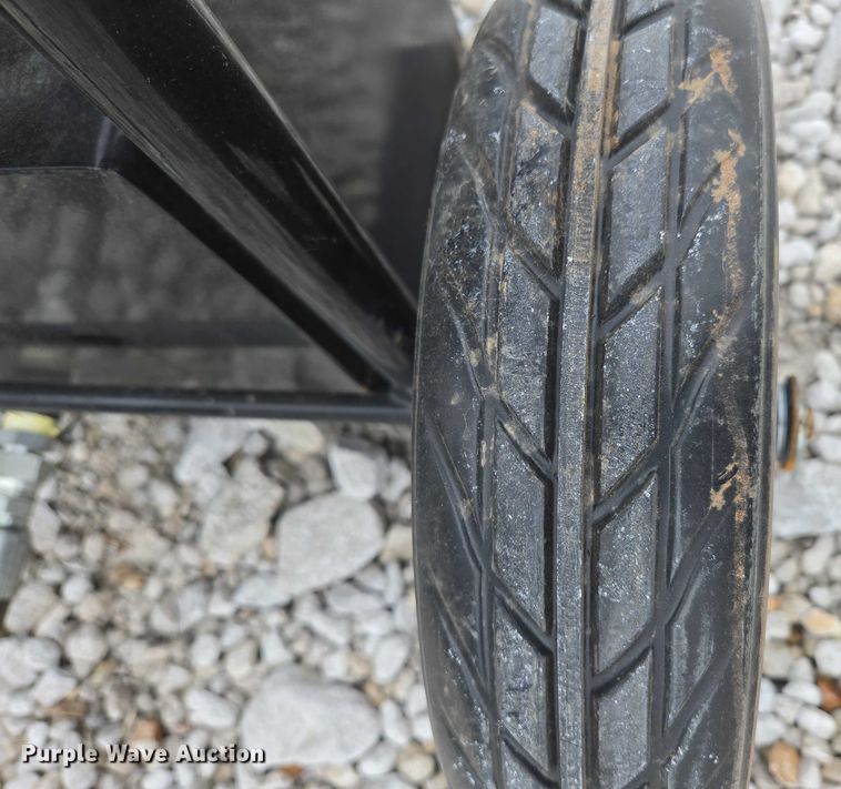 image for item EN3781 Cattle Baron livestock squeeze chute