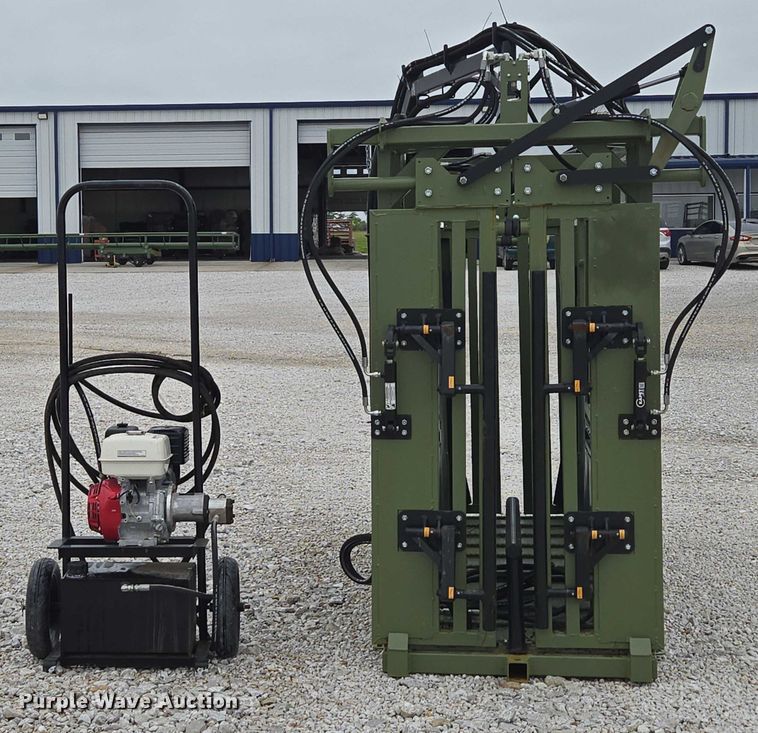 image for item EN3782 Cattle Baron livestock squeeze chute