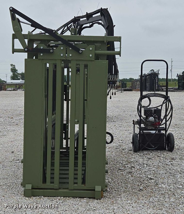 image for item EN3782 Cattle Baron livestock squeeze chute