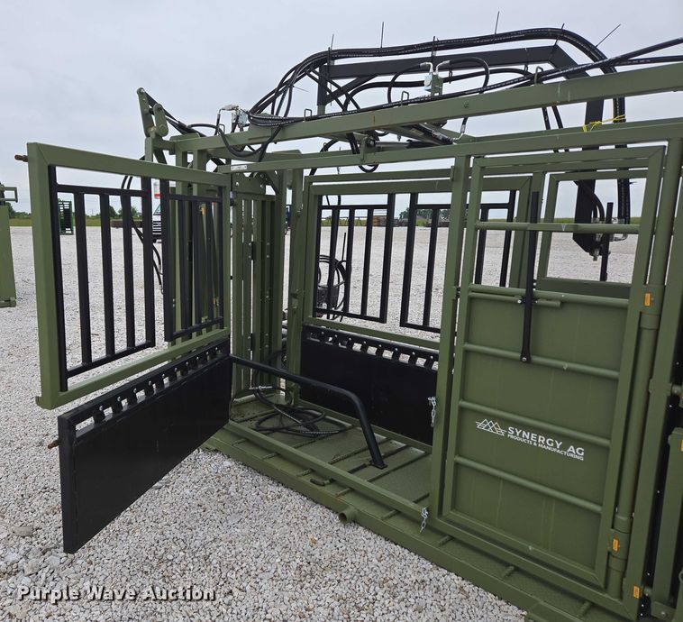 image for item EN3782 Cattle Baron livestock squeeze chute