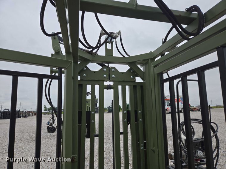 image for item EN3782 Cattle Baron livestock squeeze chute