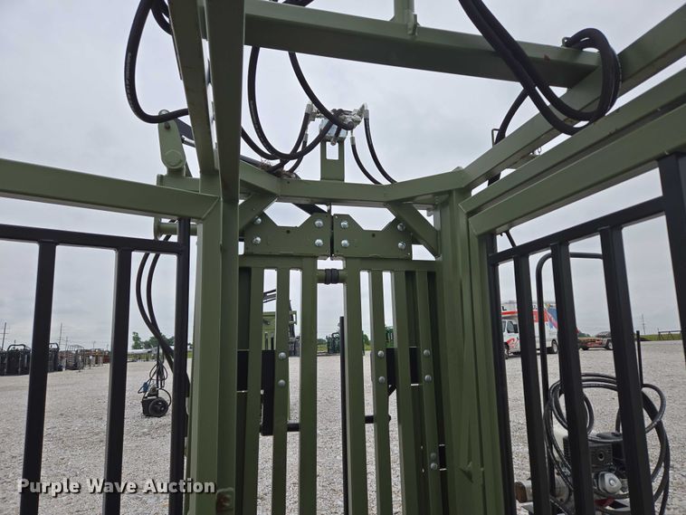 image for item EN3782 Cattle Baron livestock squeeze chute