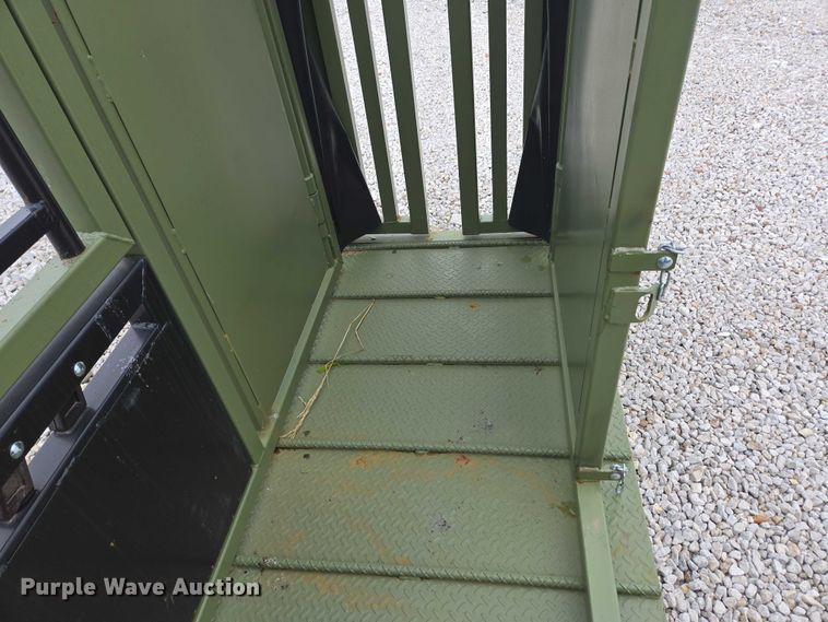 image for item EN3782 Cattle Baron livestock squeeze chute