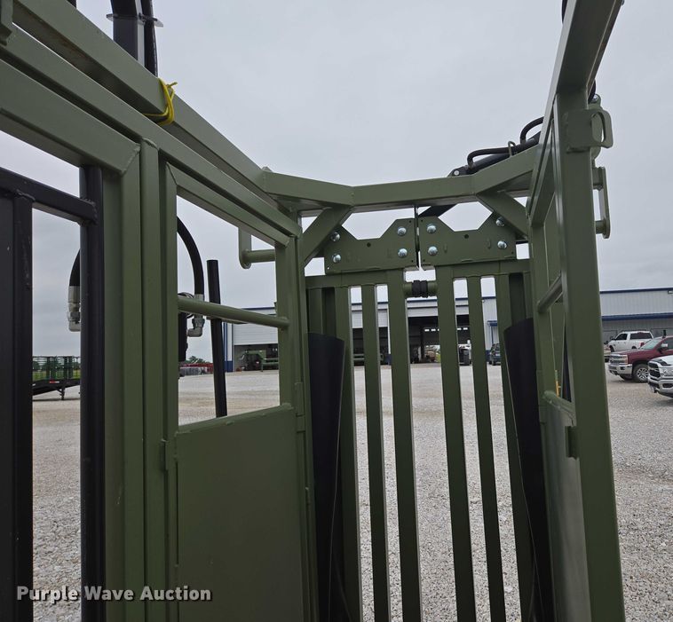 image for item EN3782 Cattle Baron livestock squeeze chute