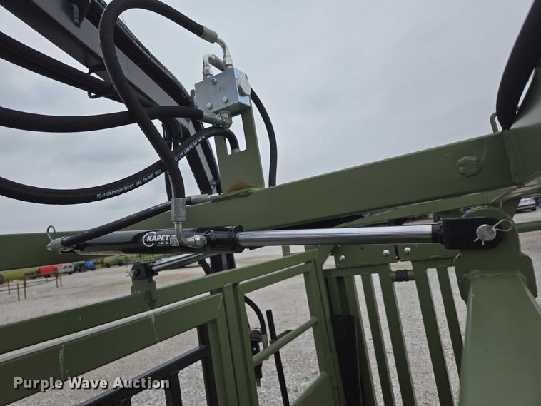 image for item EN3782 Cattle Baron livestock squeeze chute