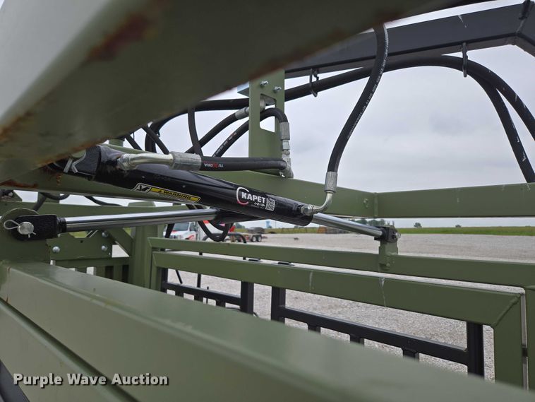 image for item EN3782 Cattle Baron livestock squeeze chute
