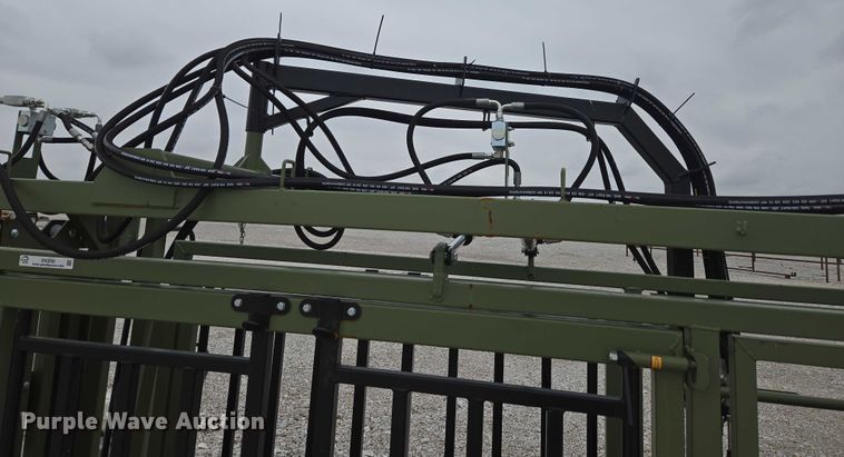 image for item EN3782 Cattle Baron livestock squeeze chute