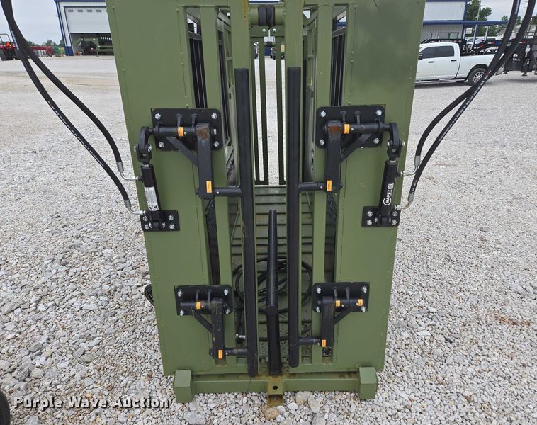image for item EN3782 Cattle Baron livestock squeeze chute