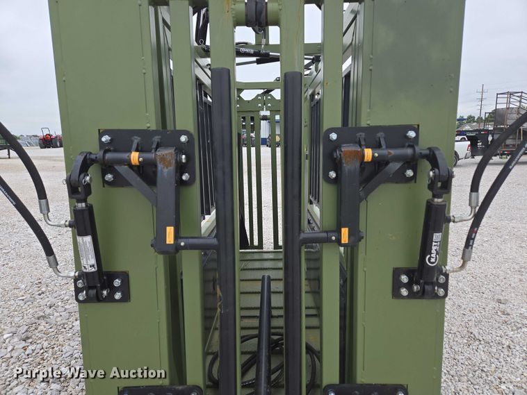 image for item EN3782 Cattle Baron livestock squeeze chute