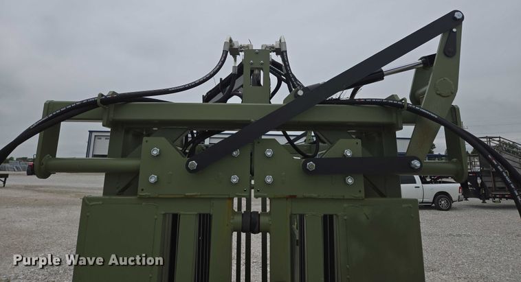 image for item EN3782 Cattle Baron livestock squeeze chute