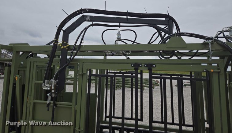 image for item EN3782 Cattle Baron livestock squeeze chute