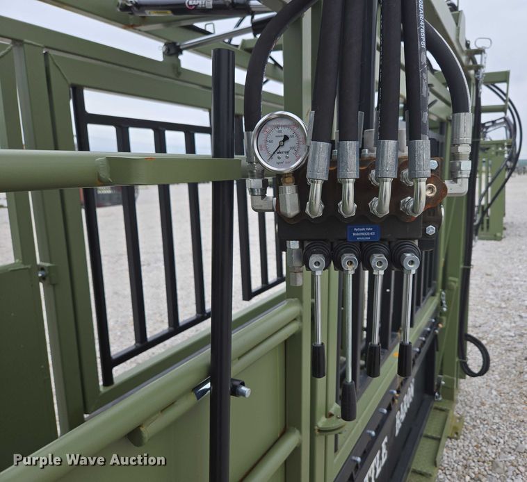 image for item EN3782 Cattle Baron livestock squeeze chute