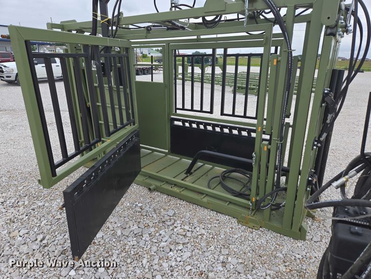 image for item EN3782 Cattle Baron livestock squeeze chute