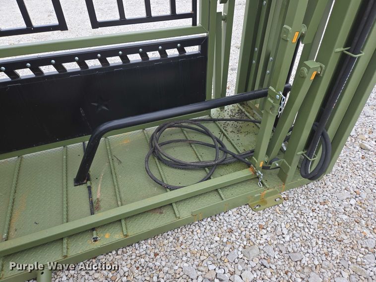 image for item EN3782 Cattle Baron livestock squeeze chute