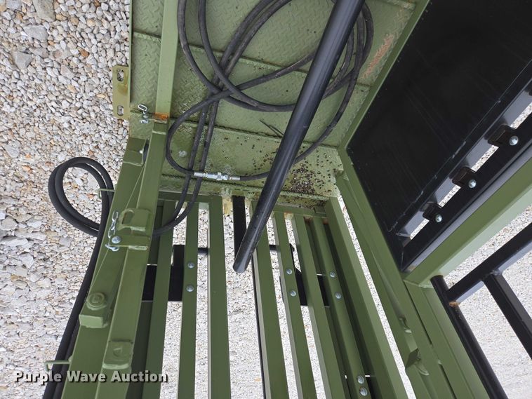 image for item EN3782 Cattle Baron livestock squeeze chute