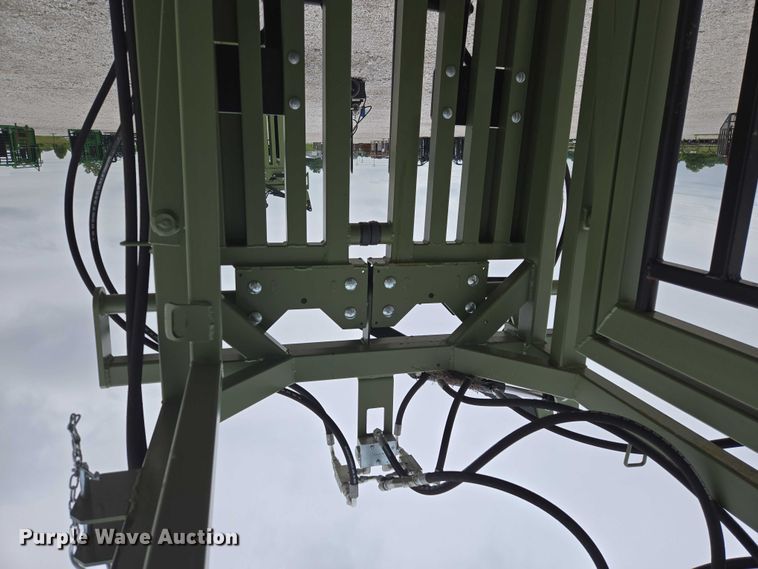 image for item EN3782 Cattle Baron livestock squeeze chute