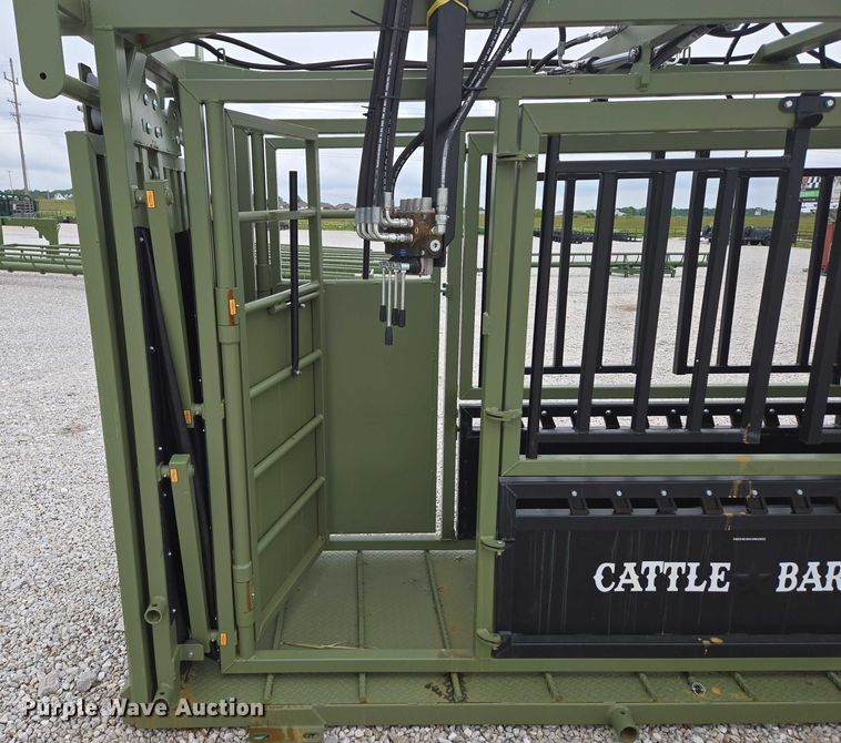image for item EN3782 Cattle Baron livestock squeeze chute