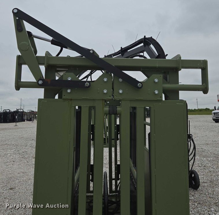 image for item EN3782 Cattle Baron livestock squeeze chute