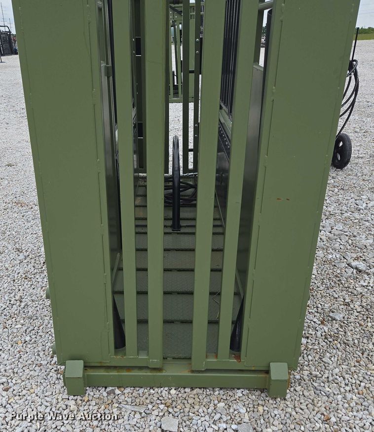 image for item EN3782 Cattle Baron livestock squeeze chute