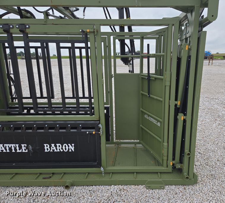 image for item EN3782 Cattle Baron livestock squeeze chute