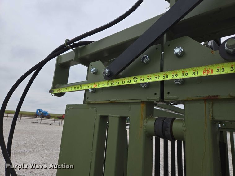 image for item EN3782 Cattle Baron livestock squeeze chute