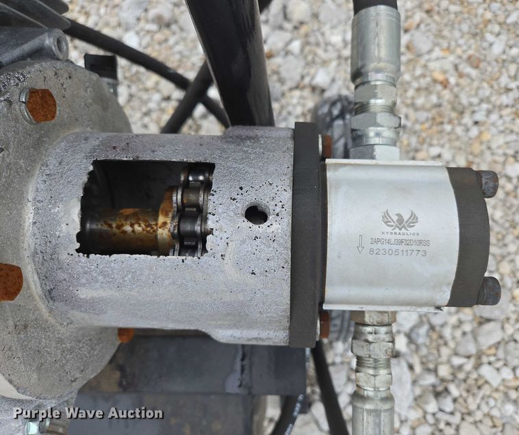 image for item EN3782 Cattle Baron livestock squeeze chute