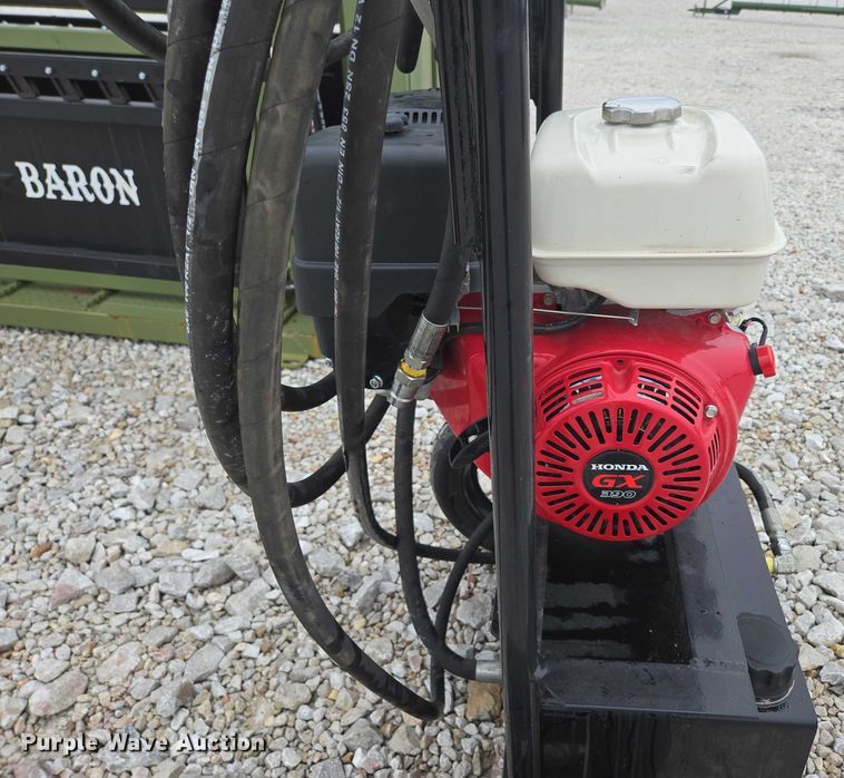 image for item EN3782 Cattle Baron livestock squeeze chute