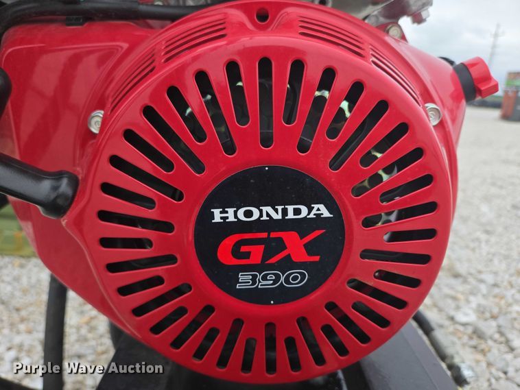 image for item EN3782 Cattle Baron livestock squeeze chute