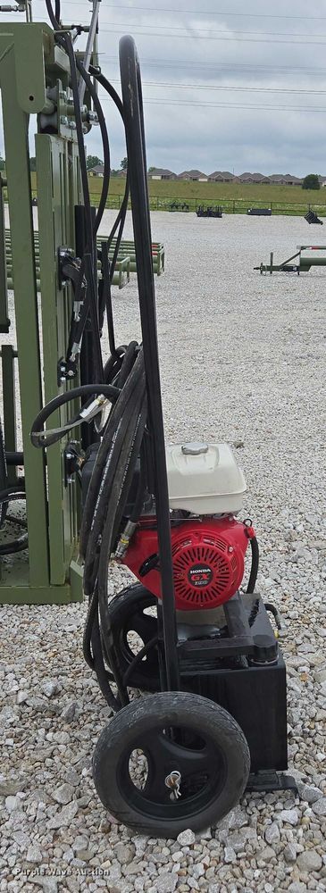 image for item EN3782 Cattle Baron livestock squeeze chute