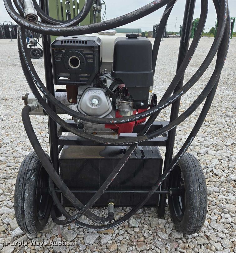 image for item EN3782 Cattle Baron livestock squeeze chute