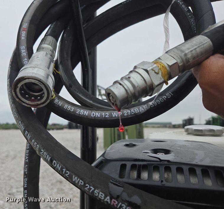 image for item EN3782 Cattle Baron livestock squeeze chute
