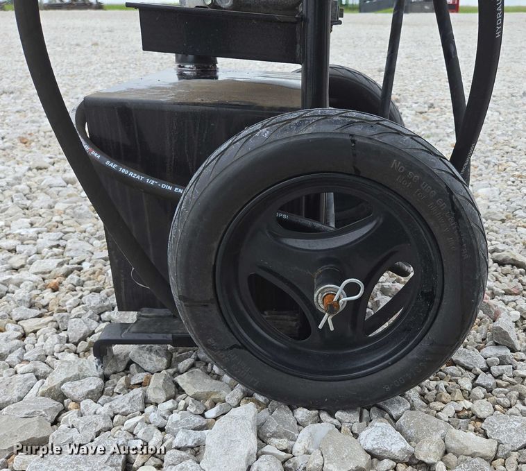 image for item EN3782 Cattle Baron livestock squeeze chute
