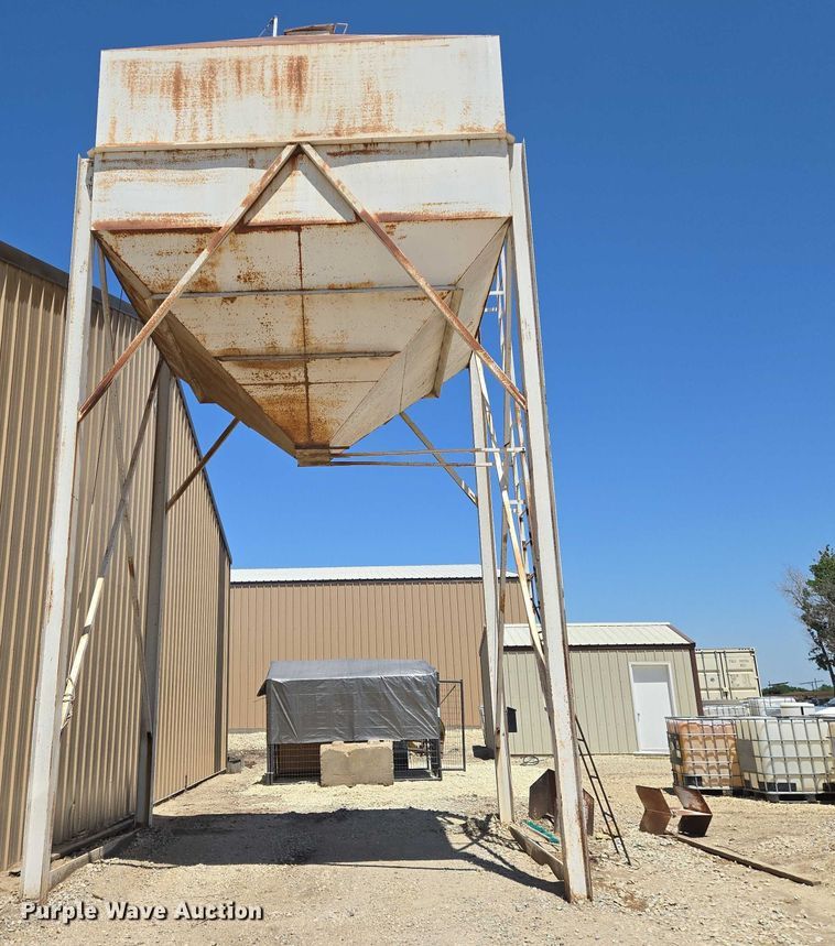 image for item EO0831 Grain bin