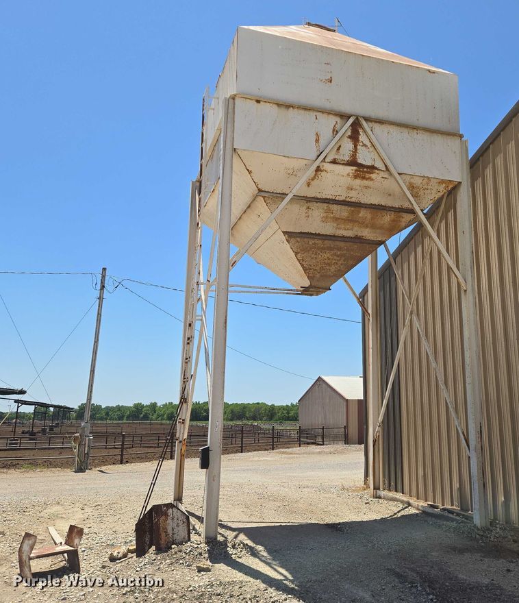image for item EO0831 Grain bin