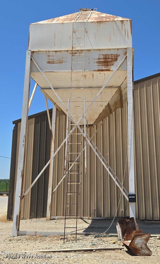 image for item EO0831 Grain bin