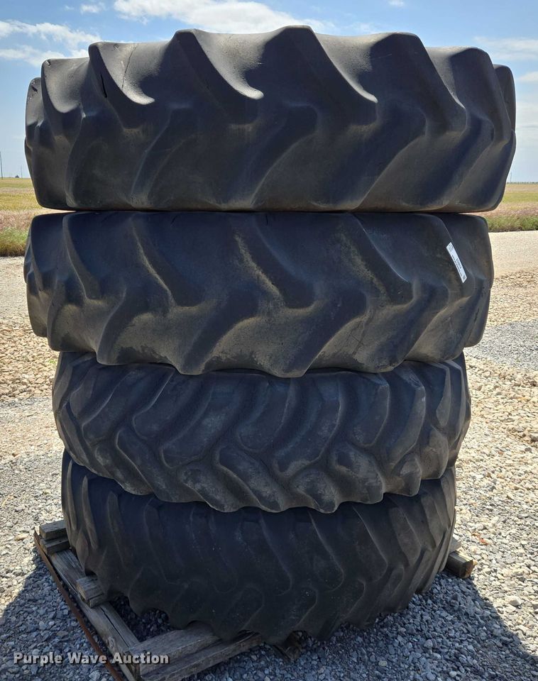 image for item EO0914 (4) Goodyear tires and wheels