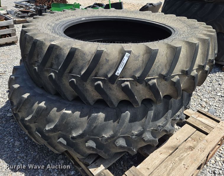 image for item EO0915 (2) Firestone 480/80R42 tires