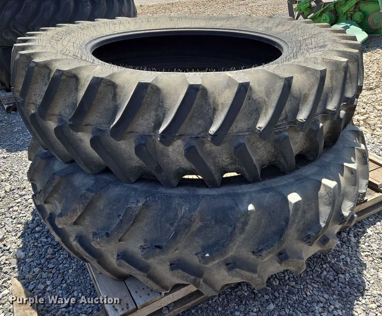 image for item EO0915 (2) Firestone 480/80R42 tires