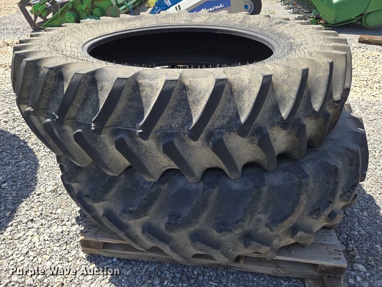 image for item EO0915 (2) Firestone 480/80R42 tires